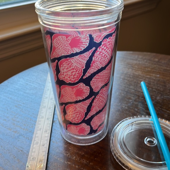 Tumbler with Straw in Cute as Shell by Lilly Pulitzer - Picture 9 of 9